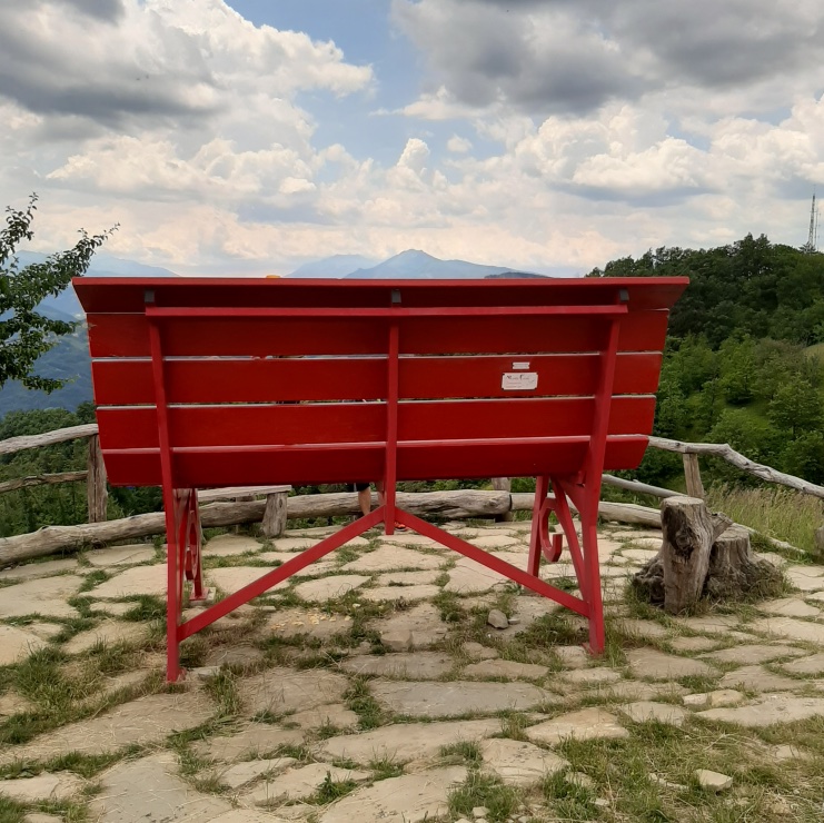 PANCHINA GIGANTE A CARPINETI