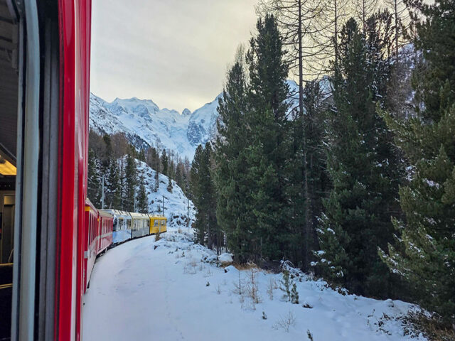 TRENINO ROSSO DEL BERNINA IN INVERNO